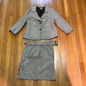 Ann Taylor Suit jacket & skirt Sized 10